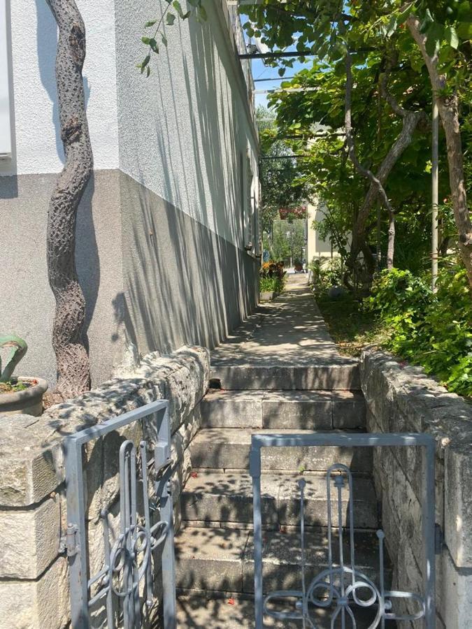ポドストラナDomuskovaアパートメント エクステリア 写真